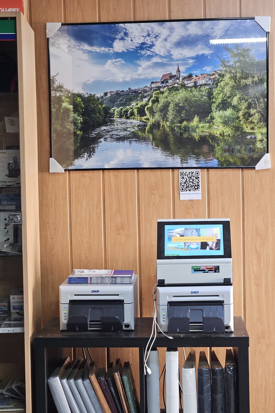 Samoobslužný dotykový foto kiosek v prodejně Foto Mašek